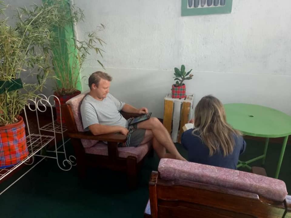 מושי Kilimanjaro Mad Monkey'S Hotel מראה חיצוני תמונה